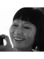 AMY TAN