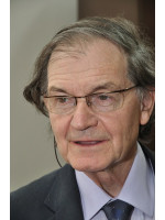 ROGER PENROSE