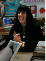 SIMONE ELKELES