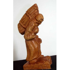 STATUETA DIN LEMN "BATRANA CARAND LEMNE"