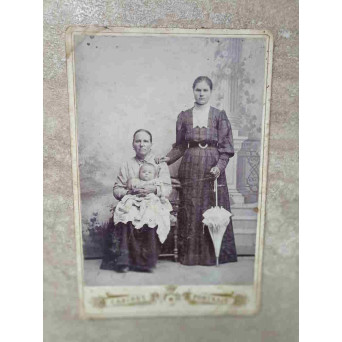 FOTOGRAFIE, PORTRET - 3 GENERATII: BUNICA, MAMA SI NEPOTICA. SFARSITUL SEC. XIX - INCEPUTUL SEC.XX. 49