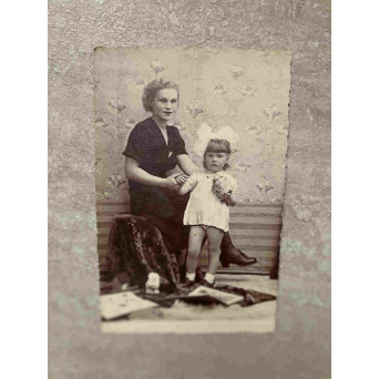 FOTOGRAFIE, PORTRET - MAMA CU FIICA. FOTO SELECT VASLUI 1943. 50