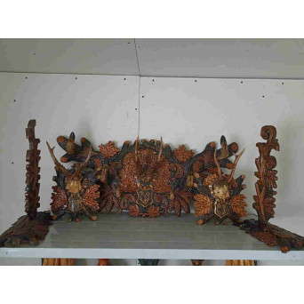 SET 5 PIESE TROFEE DE VANATOARE COARNE DE CAPRIOR ATASATE IN SCULPTURI DE LEMN