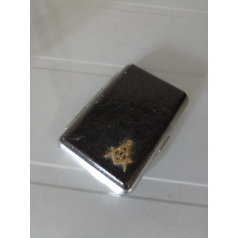 TABACHERA METALICA CU INSIGNA MASONICA. PRODUS DE COLECTIE