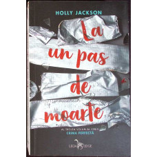 LA UN PAS DE MOARTE
