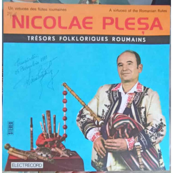 Un Virtuose Des Flûtes Roumaines. A Virtuoso Of The Romanian Flutes