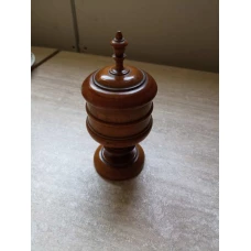 CUTIUTA CU PICIOR SI CAPAC SCULPTATA IN LEMN. PRODUS DE COLECTIE,  DECOR