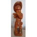 STATUETA DIN LEMN, CIOBANAS MANCAND PORUMB