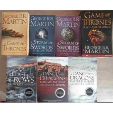 LOT 7 CARTI GEORGE R.R. MARTIN. GAME OF THRONES VOL.1-5