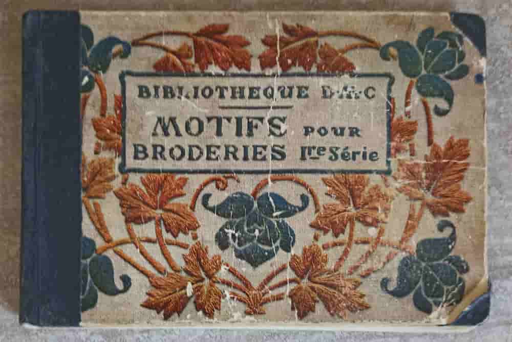 Vezi detalii pentru Motifs Pour Broderies