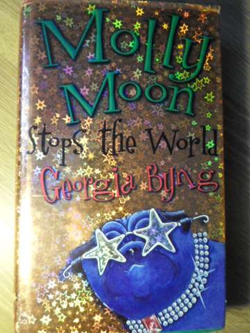 Vezi detalii pentru Molly Moon Stops The World