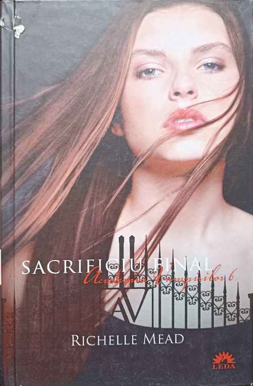 Vezi detalii pentru Academia Vampirilor Vol.6 Sacrificiul Final