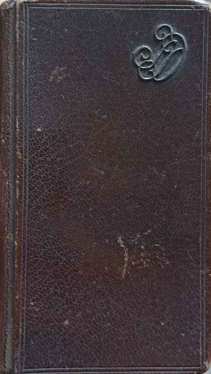 Paroissien romain contenant les offices des dimanchesen latin et en francais augmente de la messe de communion